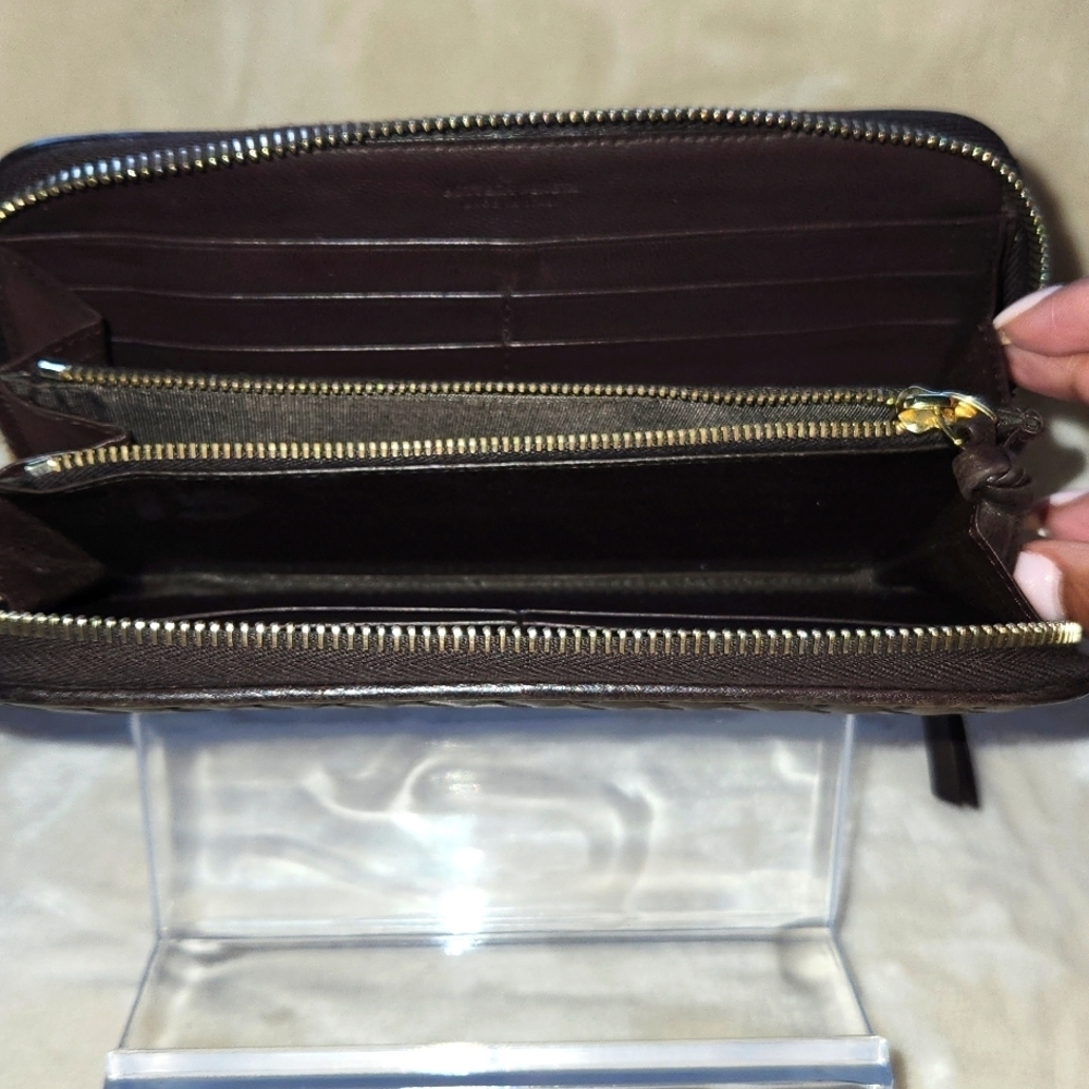 Bottega Veneta Elegant Dark Brown Woven Leather Wallet - Picture 3 of 5